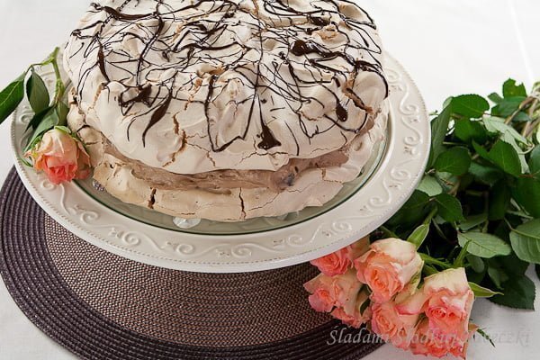 Tort bezowy z kremem czekoladowym / Meringue cake with chocolate cream