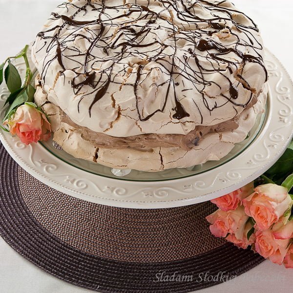 Tort bezowy z kremem czekoladowym / Meringue cake with chocolate cream