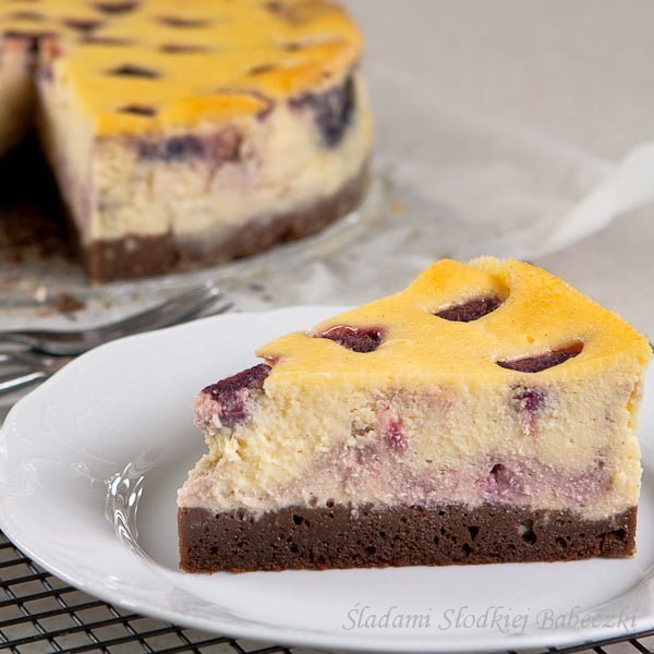 Sernik malinowy na spodzie brownie | Raspberries cheesecake with brownies bottom