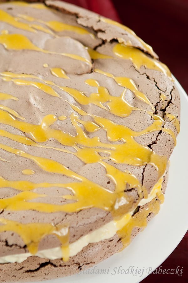 Beza czekoladowa z kremem cytrynowym | Chocolate meringue with lemon cream