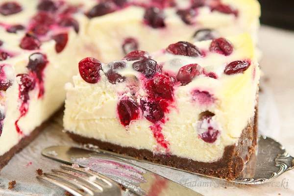 Sernik z białą czekoladą i żurawiną | Cheesecake with white chocolate and cranberries