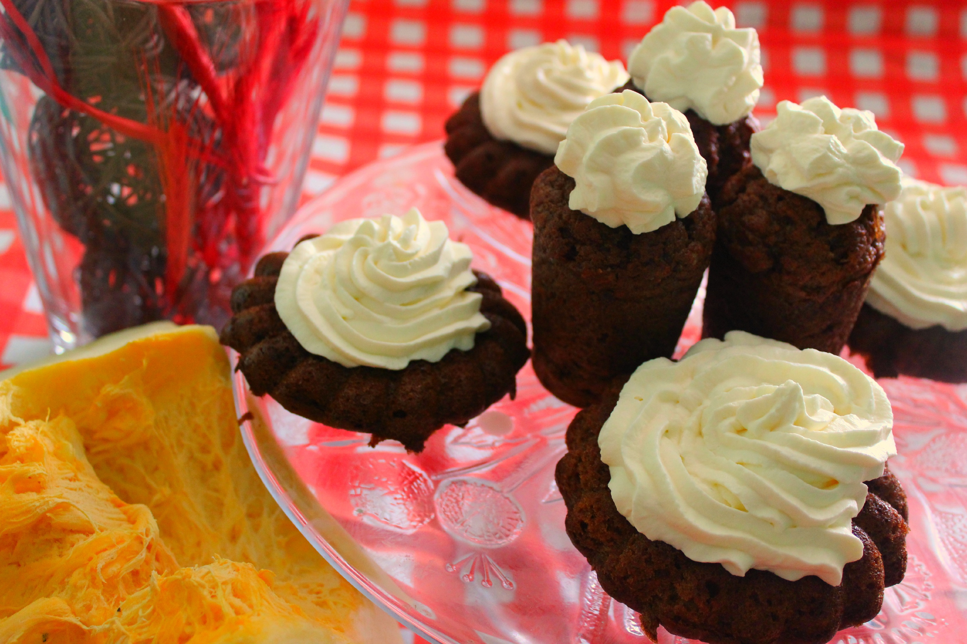 Spicy muffins with pumpkin and apple-pear cheese Almette